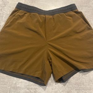 Lulu Brown Gray/Pink Pacebreaker
- 5” Inseam
- Linerless 
- Size Large